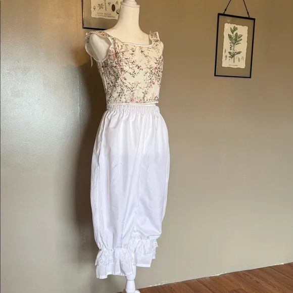 Women’s Vintage White Ruffled lace Bloomers Medium - Picture 2 of 7